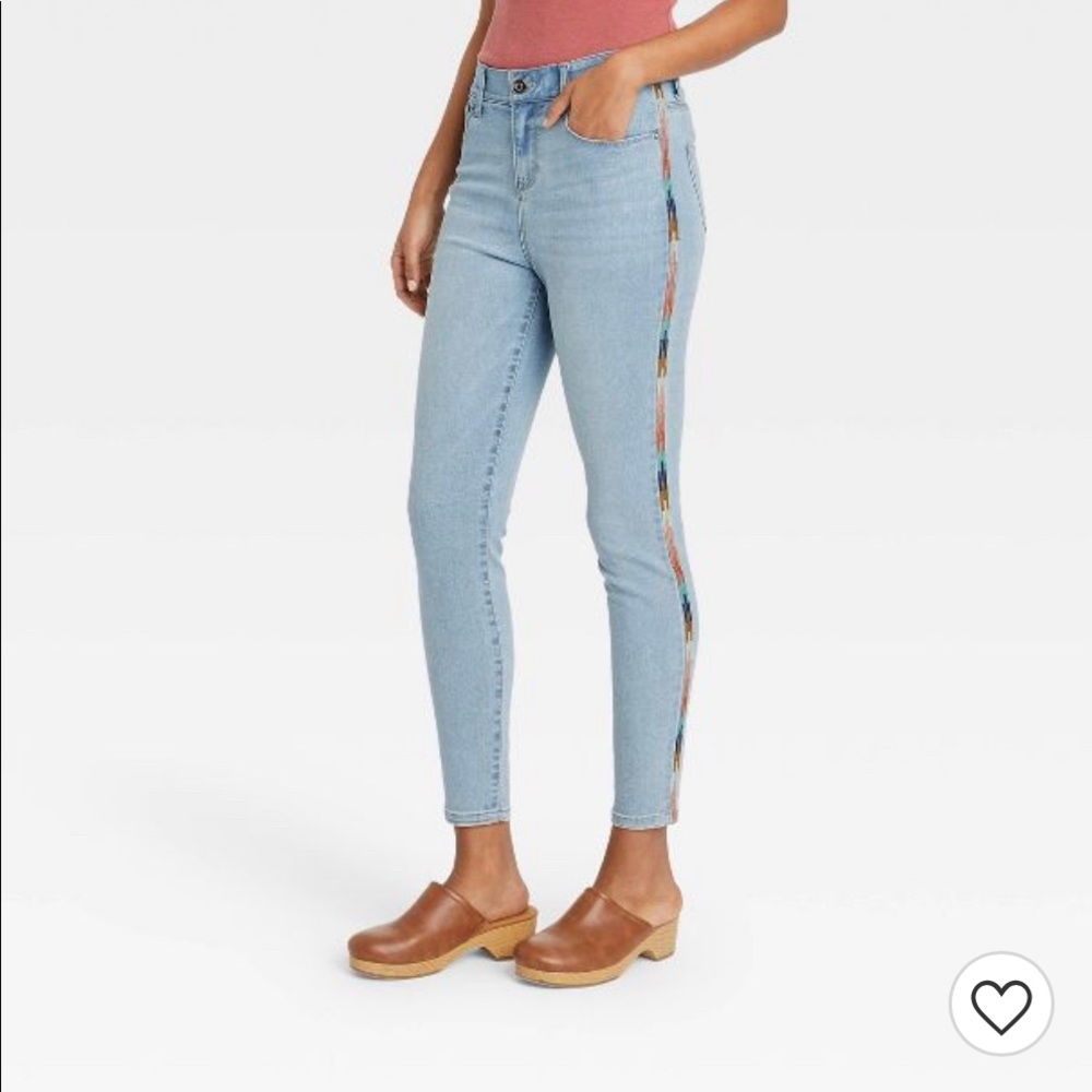 NWT - Women's Mid-Rise Embroidered Skinny Jeans - Knox Rose™ Light Wash